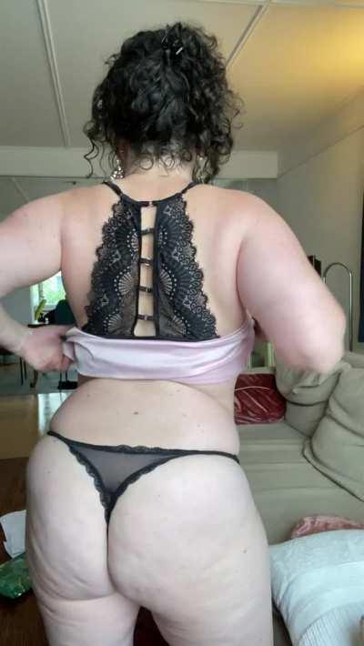 Thick thighs to make your dick rise