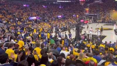 [Highlight] Anthony Lamb with another block as Warriors fans cheer!