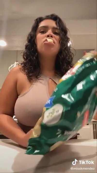 Misskmendez somebody drop her nudes