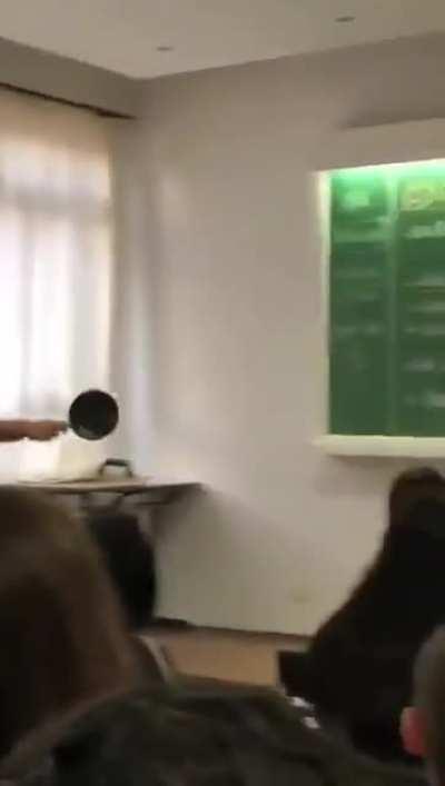 Advinha em qual país foi