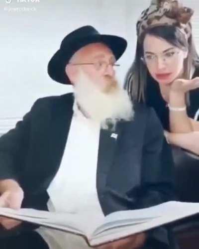 Jewish man destroys l*beral