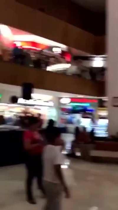 Band plays Titanic song when mall starts flooding