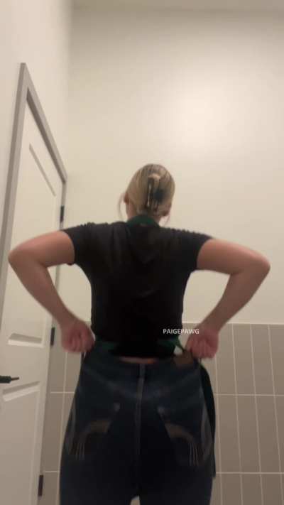 Work would be way hotter if I could serve you in just a thong 🥵