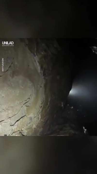 Guy gets stuck while caving and water is rising.