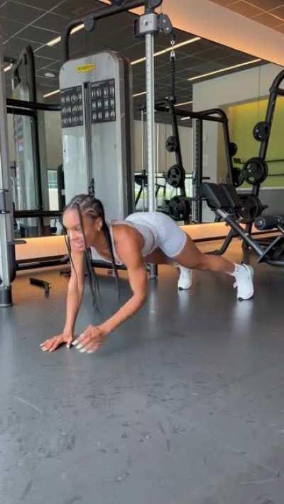 Robin Smith-Barret (@dr.robinb)