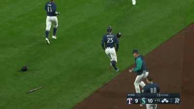 [Highlight] J.P. Crawford walks off the Rangers in the 11th inning to bring the Mariners within one win from making the playoffs!