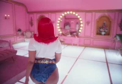 Nicki walking in booty shorts