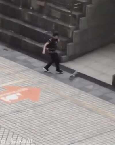 играл со скейтом, проиграл