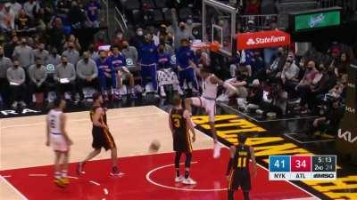 [Highlight] Obi Toppin destroys the rim with the assistance of Quentin Grimes