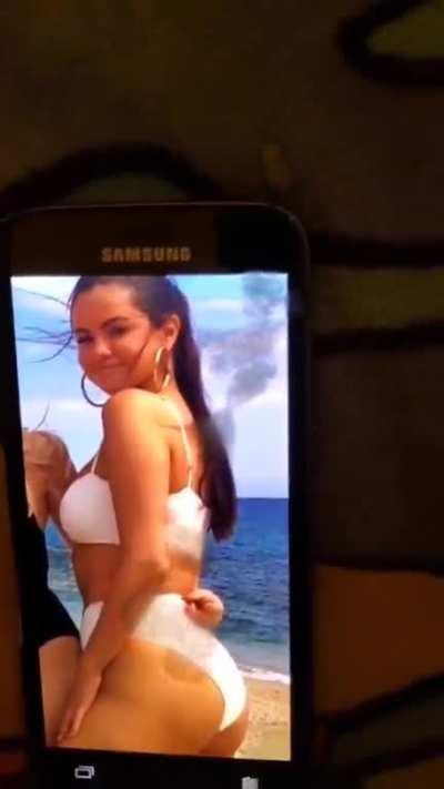 Giving Selena my cum