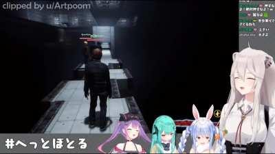 Botan helped Pekora get across an obstacle...through her Chad La-Lion way...