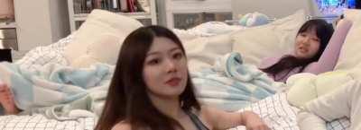 Aria on Mukbang stream with Jaime & Jess - June 2024