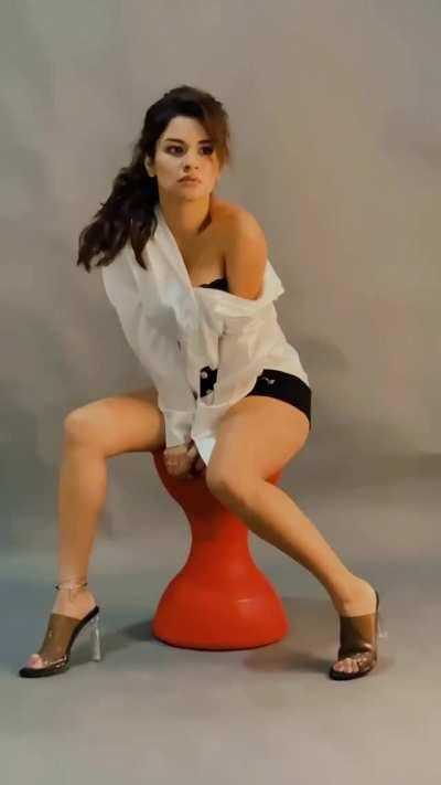 Damn! Avneet's becoming bolder day by day