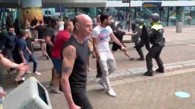 Dutch protesters clashing with police in The Hague - June 21st, 2020