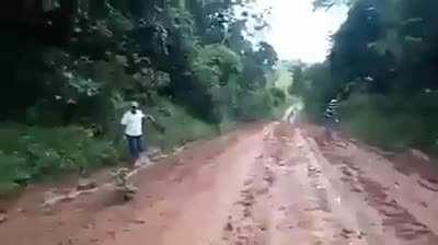 eu vendo o zfire matando o muca no churras dos subs