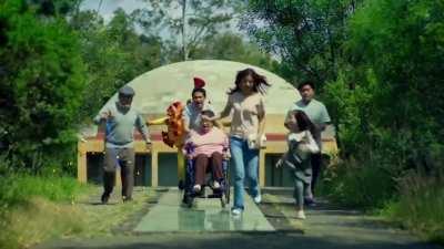 Comer elotito te salvará del covid. Comercial cortesía del gobierno del Vick Vaporrub.