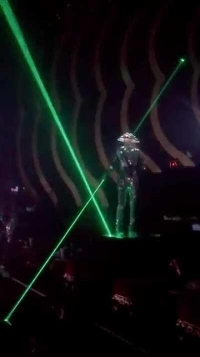 This guy really be holding light