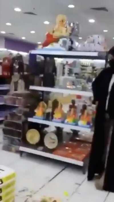 Muslim woman smashes Hindu idols. These are the same people who cry about Islamophobia in India.