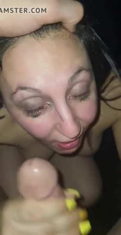 French brunette licks a Big Arab Cock - Française lèche un zob de rebeu du 13