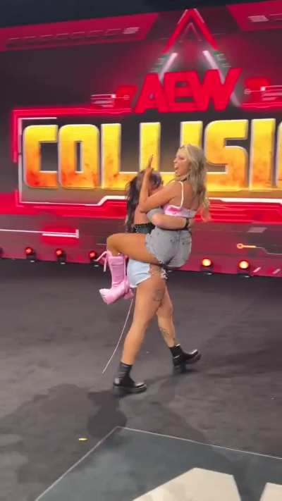 Kris Statlander carries Harley Cameron