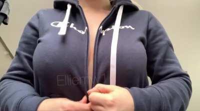 POV: I’m on top of you about to ride your cock 🤤