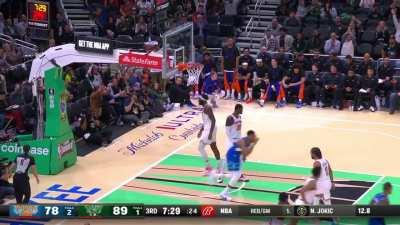 [Highlight] Giannis throws it down off the alley-oop from Middleton and the Knicks call timeout!