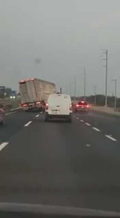 Alguien se sabe el chismecito completo?