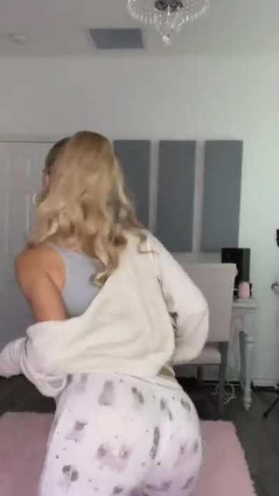 omgg that jiggle 🤤