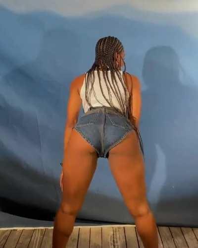 Normani 🍑 🍑 🍑 🍑