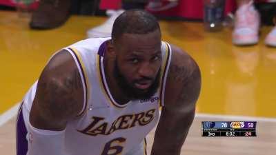 [Highlight] LeBron harangues the Grizzlies