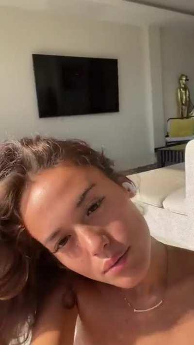 i think my pussy and ass look good in the sunlight..now just need someone to fuck them