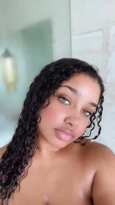 So beautiful without makeup..