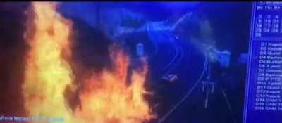 Truck overturning causes spectacular explosion. 1 dead, 6 injured