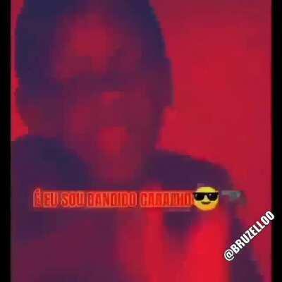 talvez seja um pouco errado, mas qm sou eu pra julgar né