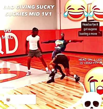 MAC GIVING HEAD ON 1 LEG WTF 😂😂🤣🦺😳