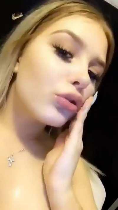 22 [F4M] [ Snapchat ] [heart_mine091]Press the up arrow and I'll send an instant nude. Always in the mood for sexting👍