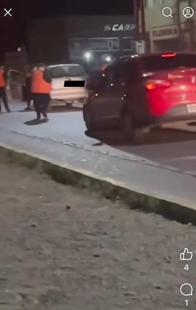 Jóvenes escaparon de un operativo en Caleta Oliva empujando el vehículo