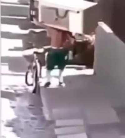 Y'all can squat 405 but ain't doing this shit💀😂