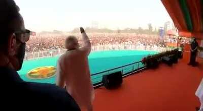 Modi Welcomed With Bowed Heads and Jai Shri Raam chants. I'm loving this!