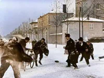 WCGW by cycling through a snowfight in 1897