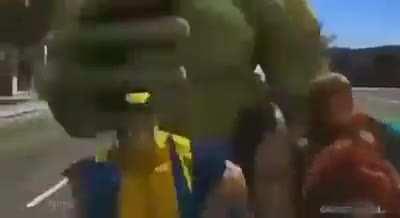 Los españoles y argentinos yendo a recuperar Gibraltar y islas Malvinas ahora que el reino unido está en sus momentos más débiles: