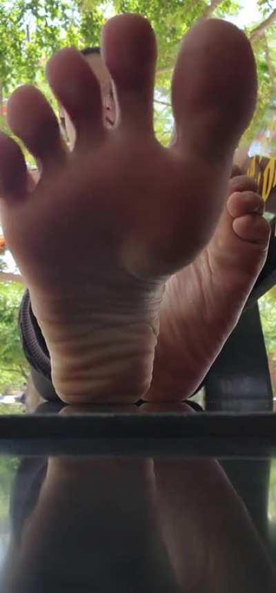 Just worship my feet and don't think too much 😏