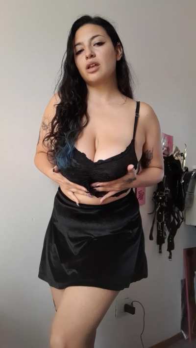 A single look and he's alredy at my feet