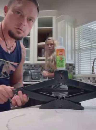 SiCkFuCk jAcKiNg oFF iN KiTcHeN