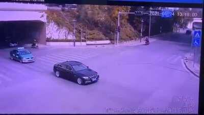 This idiot flies a little bit slow