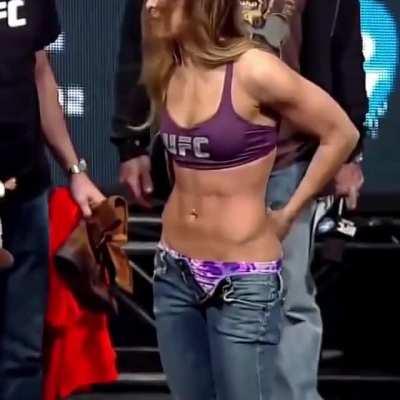 Ronda Rousey [1 MIC]