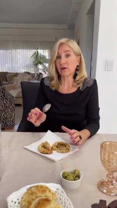 ¿El reditturo la separa o se la come entera?