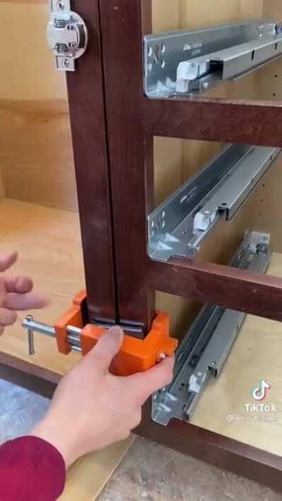 Clamp tool for lining up cabinets perfectly