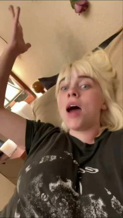 Billie Eilish jiggle