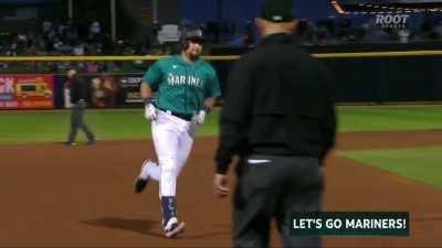 [Highlight] Cal Raleigh hits a bomb to right and Aaron Goldsmith can only chuckle about it